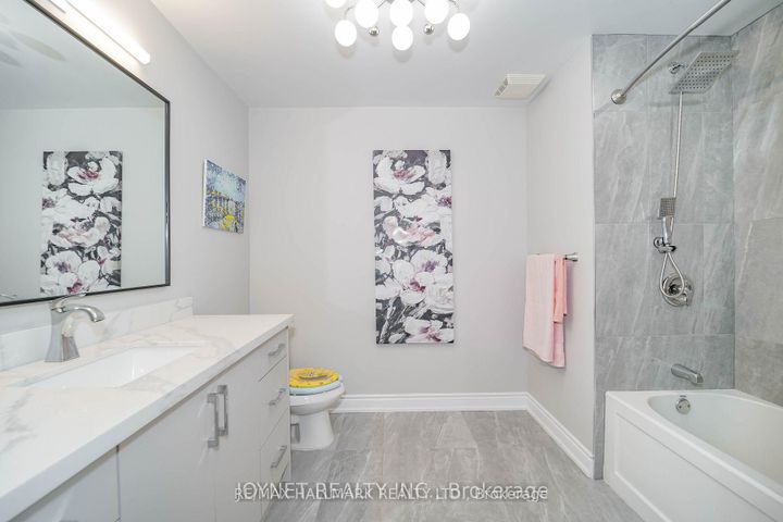 Photo 48 at 33 Oatlands Crescent, Mill Pond, Richmond Hill