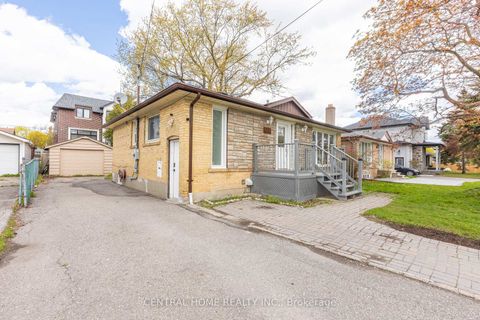 Photo 1 at 307 Boisdale Avenue, Harding, Richmond Hill