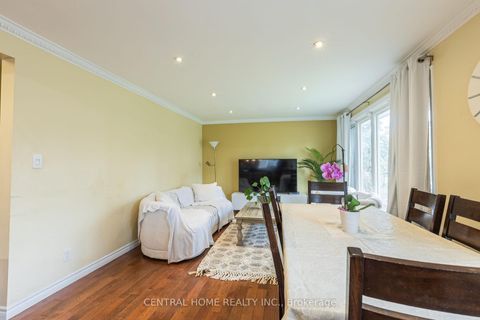 Photo 3 at 307 Boisdale Avenue, Harding, Richmond Hill