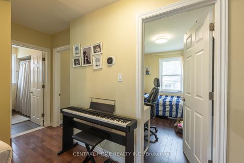 Photo 5 at 307 Boisdale Avenue, Harding, Richmond Hill
