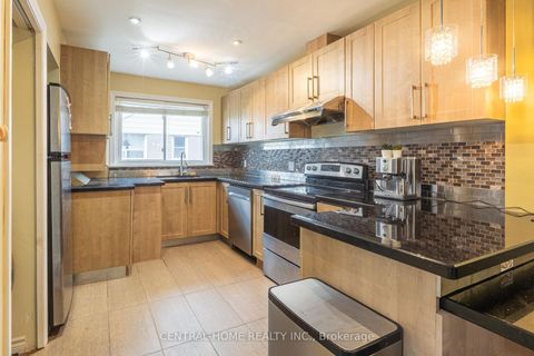 Photo 7 at 307 Boisdale Avenue, Harding, Richmond Hill