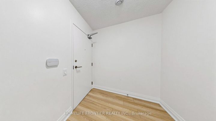 Photo 2 at 321 - 19 Singer Court, Bayview Village, Toronto