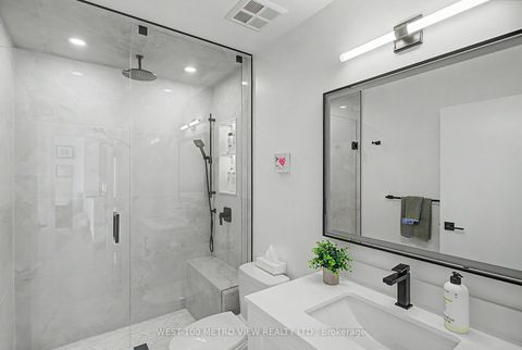 Photo 13 at 415 - 1001 Roselawn Avenue, Belgravia, Toronto