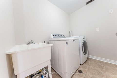 Photo 2 at 84 - 15 Old Colony Road, Oak Ridges Lake Wilcox, Richmond Hill