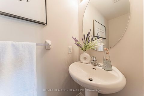 Photo 5 at 84 - 15 Old Colony Road, Oak Ridges Lake Wilcox, Richmond Hill