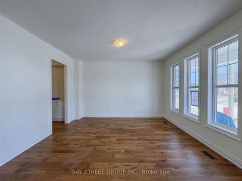 Photo 3 at 18 Shelson Place, Sutton & Jackson's Point, Georgina