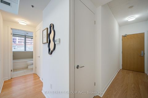 Photo 4 at 403 - 375 King Street W, Waterfront Communities C1, Toronto