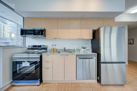 Photo 14 at 403 - 375 King Street W, Waterfront Communities C1, Toronto