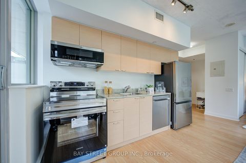 Photo 15 at 403 - 375 King Street W, Waterfront Communities C1, Toronto