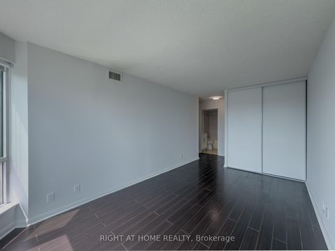 Photo 18 at 1008 - 8 Lee Centre Drive, Woburn, Toronto