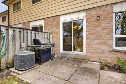 Photo 3 at 47 - 2 BERNICK Drive, Grove East, Barrie