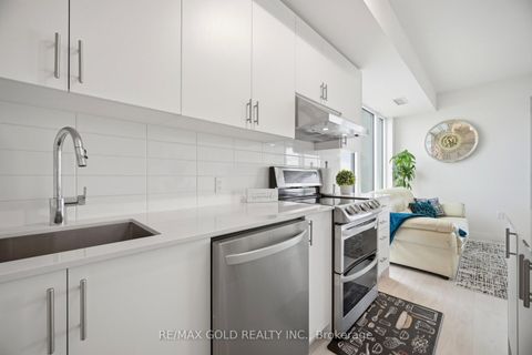 Photo 12 at 1421 - 8960 Jane Street, Concord, Vaughan