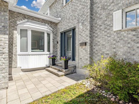 Photo 1 at 20 Esther Crescent, Yorkhill, Vaughan