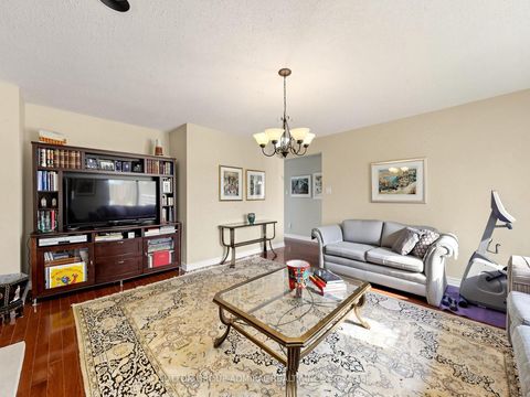 Photo 12 at 20 Esther Crescent, Yorkhill, Vaughan