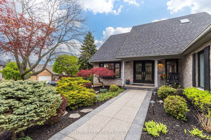 Photo 1 at 67 Honeysuckle Crescent, Iroquoia Heights, Hamilton
