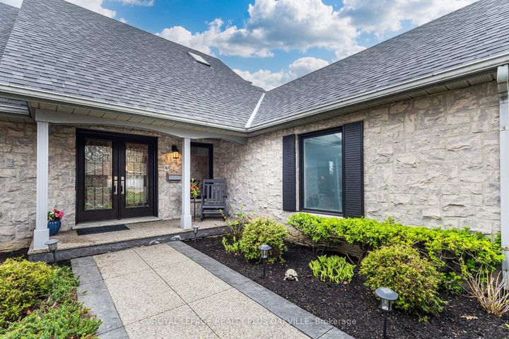 Photo 2 at 67 Honeysuckle Crescent, Iroquoia Heights, Hamilton