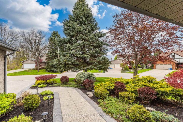 Photo 3 at 67 Honeysuckle Crescent, Iroquoia Heights, Hamilton