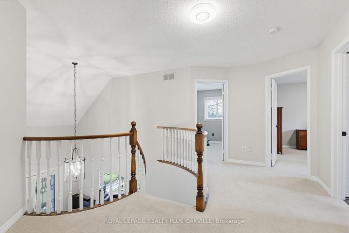 Photo 24 at 67 Honeysuckle Crescent, Iroquoia Heights, Hamilton