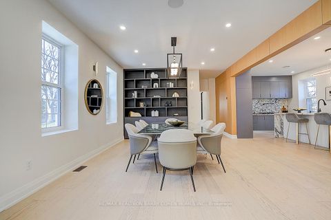 Photo 2 at 324 Old Yonge Street, Windfields, Toronto