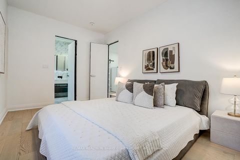 Photo 9 at 324 Old Yonge Street, Windfields, Toronto