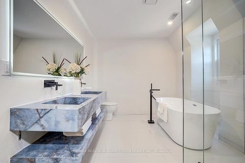 Photo 13 at 324 Old Yonge Street, Windfields, Toronto