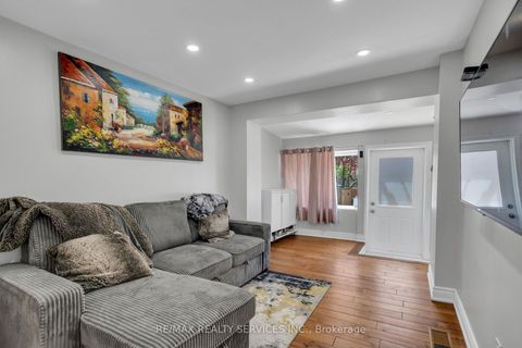 Photo 11 at 827 Craven Road, Coxwell, Toronto