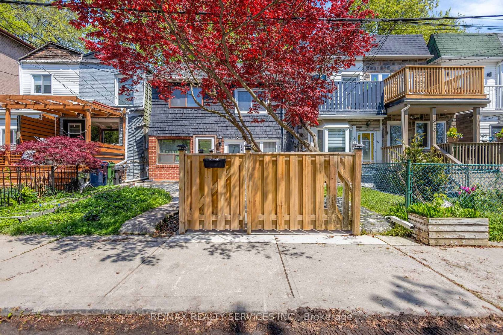 827 Craven Road, Coxwell, Toronto photo 4