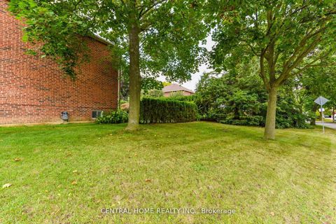 Photo 2 at 4 Robaldon Road, Rosethorn, Toronto