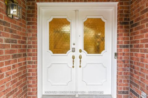Photo 3 at 4 Robaldon Road, Rosethorn, Toronto