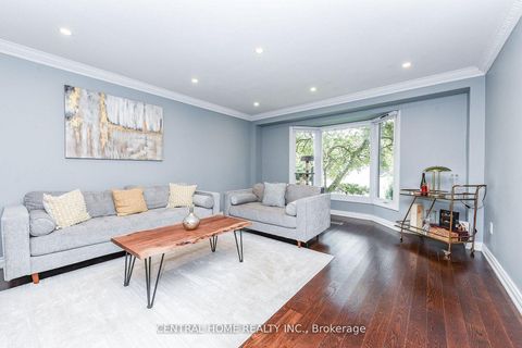 Photo 5 at 4 Robaldon Road, Rosethorn, Toronto