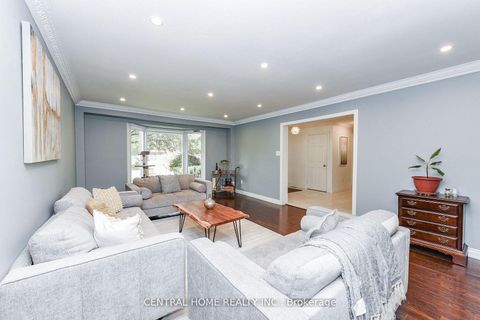 Photo 7 at 4 Robaldon Road, Rosethorn, Toronto