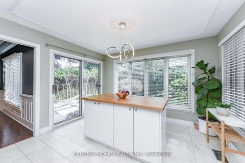 Photo 11 at 4 Robaldon Road, Rosethorn, Toronto