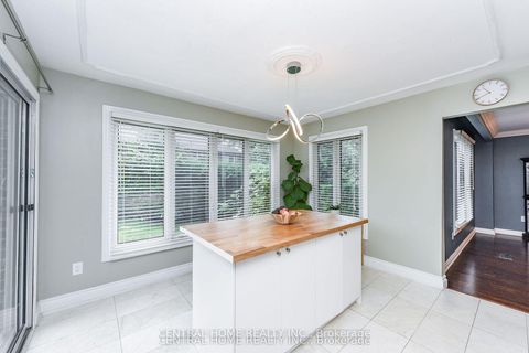 Photo 12 at 4 Robaldon Road, Rosethorn, Toronto