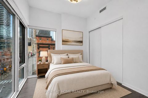 Photo 2 at 512 - 3 Gloucester Street, Yonge Corridor, Toronto