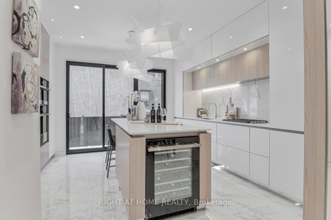 Photo 9 at 675 Huron Street, Annex, Toronto