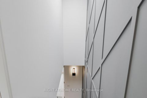 Photo 26 at 675 Huron Street, Annex, Toronto