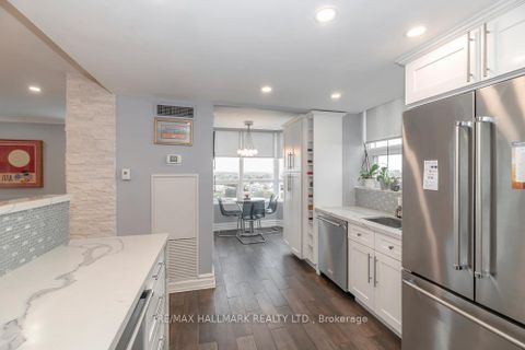 Photo 4 at 1004 - 7601 Bathurst Street, Yorkhill, Vaughan