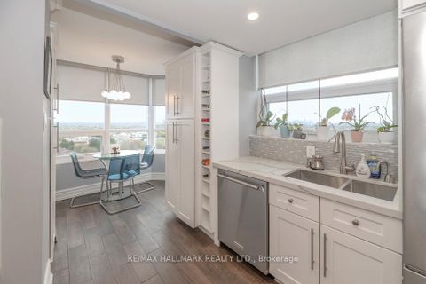 Photo 5 at 1004 - 7601 Bathurst Street, Yorkhill, Vaughan