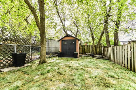 Photo 15 at 294 Cedarvale Avenue, Lumsden, Toronto