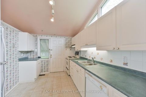 Photo 11 at 56 Grangemill Crescent, Don Mills, Toronto