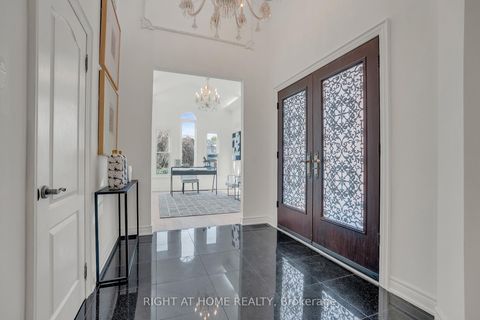 Photo 2 at 71 Ventura Way, Beverley Glen, Vaughan