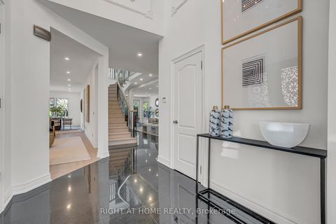 Photo 3 at 71 Ventura Way, Beverley Glen, Vaughan