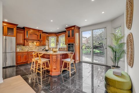 Photo 15 at 71 Ventura Way, Beverley Glen, Vaughan