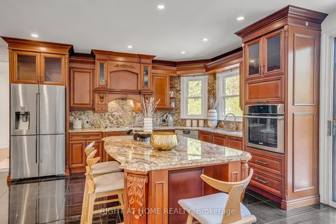 Photo 18 at 71 Ventura Way, Beverley Glen, Vaughan
