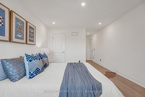 Photo 30 at 71 Ventura Way, Beverley Glen, Vaughan