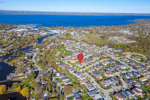 Photo 1 at 2 Whitestone Drive, Keswick North, Georgina