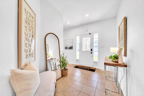 Photo 6 at 2 Whitestone Drive, Keswick North, Georgina