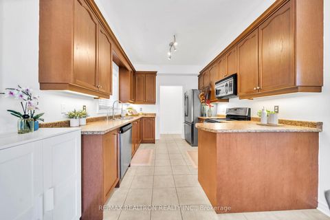 Photo 19 at 2 Whitestone Drive, Keswick North, Georgina