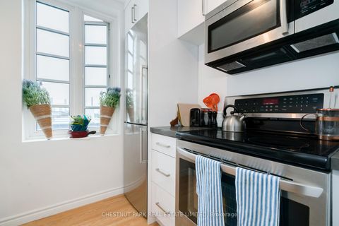 Photo 16 at 403 - 707 Eglinton Avenue W, Forest Hill South, Toronto
