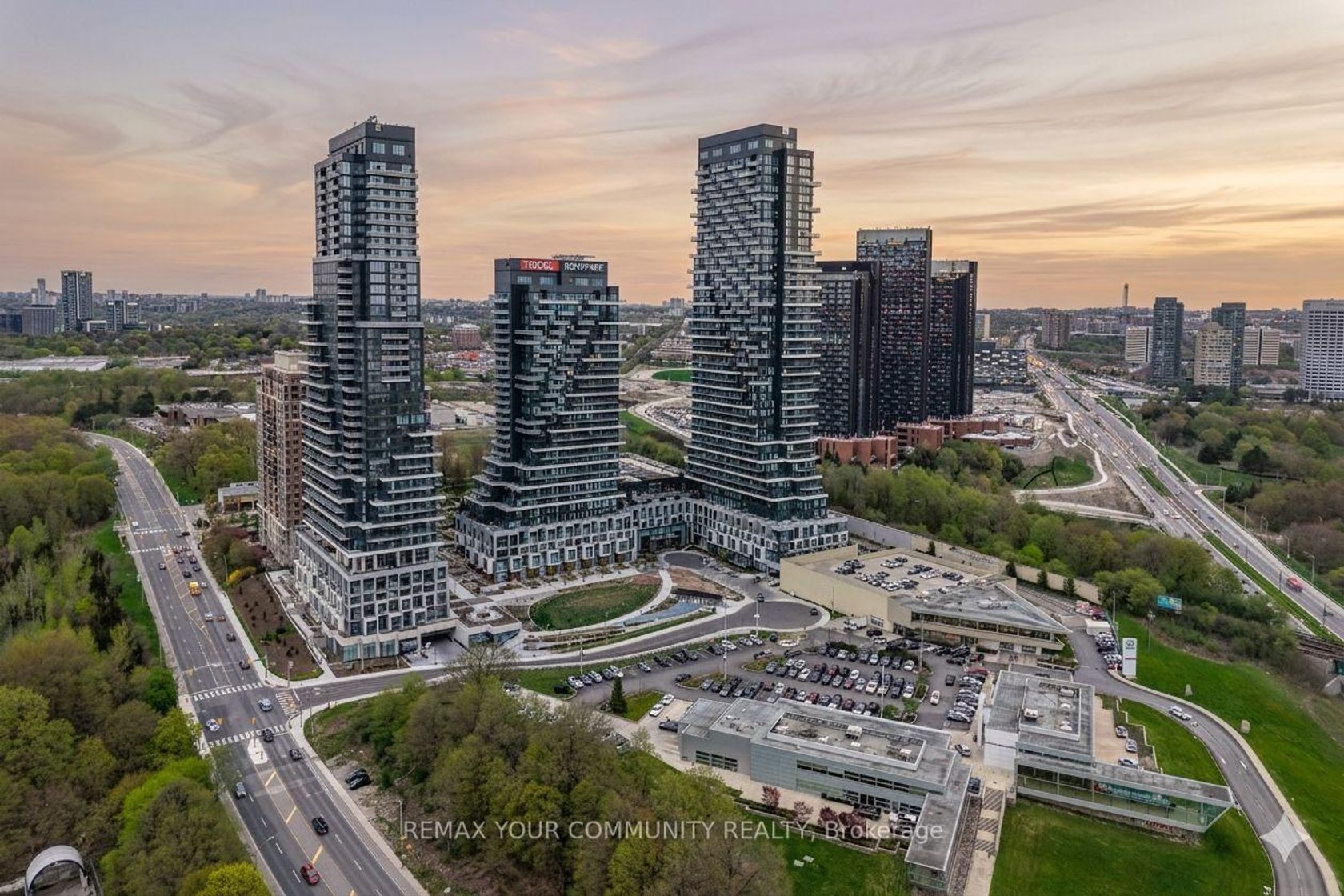 110 - 10 Inn On The Park Drive, Don Mills, Toronto 